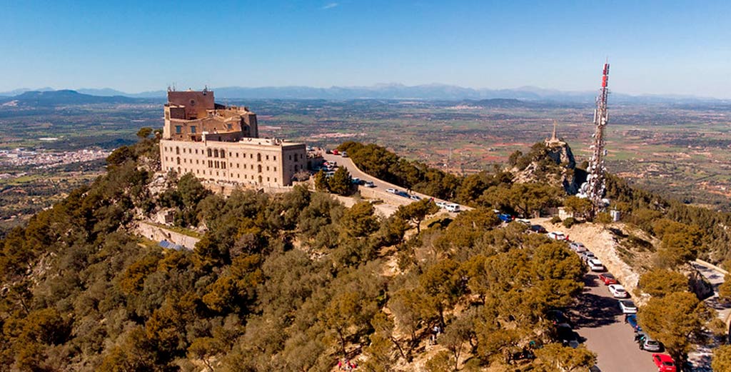 sa nau Puig y Santuari de Sant Salvador sa nau Puig y Santuari de Sant Salvador